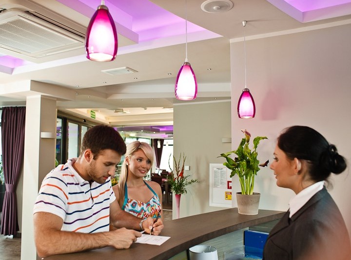 Hotel 77 