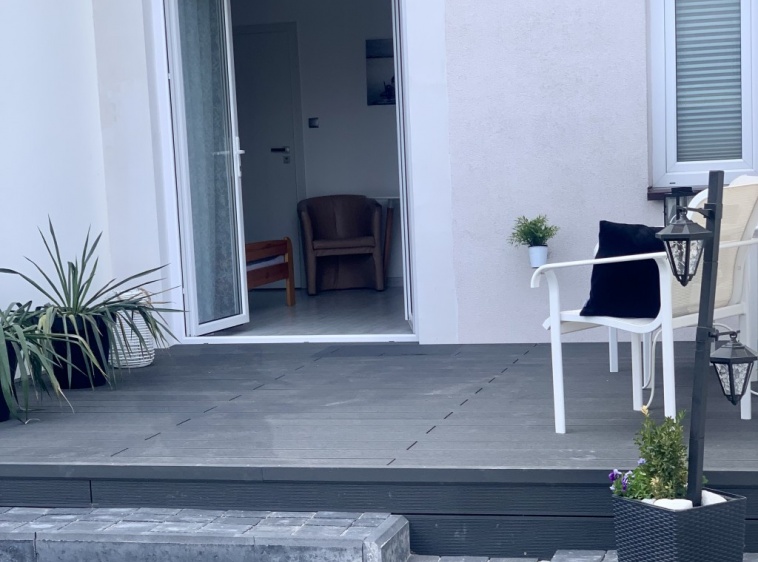 POKOJE GOŚCINNE GRAŻYNA GLEMBIN  Pokój nr 3 / 2 os na parterze z tarasem
