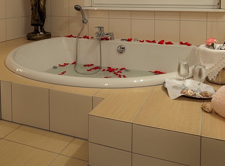 ACTIVIA "GODZINA DLA DWOJGA" - INTYMNE JACUZZI