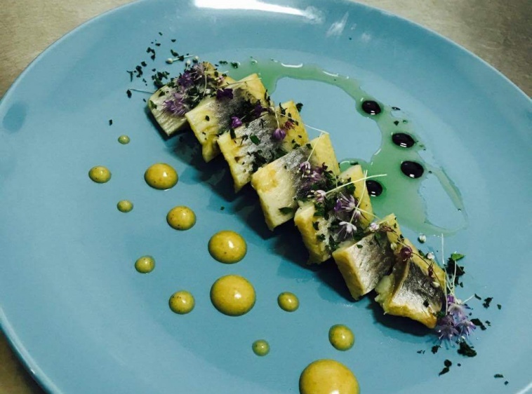 Restauracja Gryfon Śledź korzenny z sosem miodowo-musztardowym
